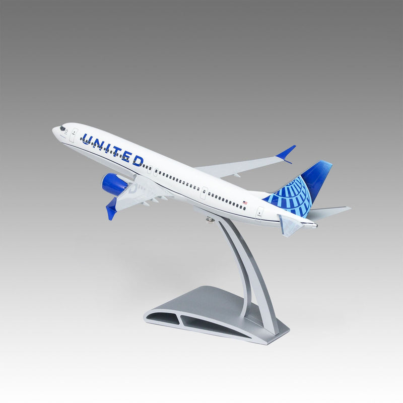 United Airlines 737 MAX 9 Desktop Model in 1/100 Scale
