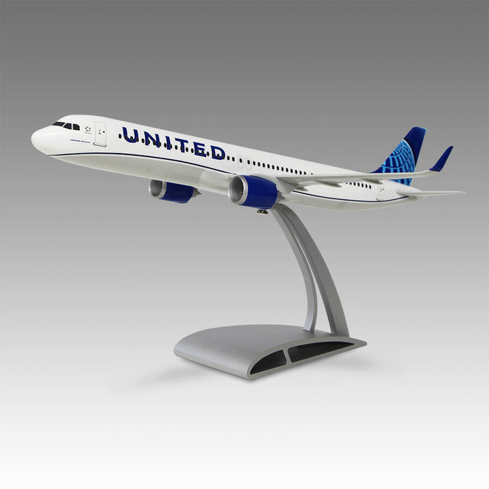 United A321neo Desktop Model in 1/100 Scale