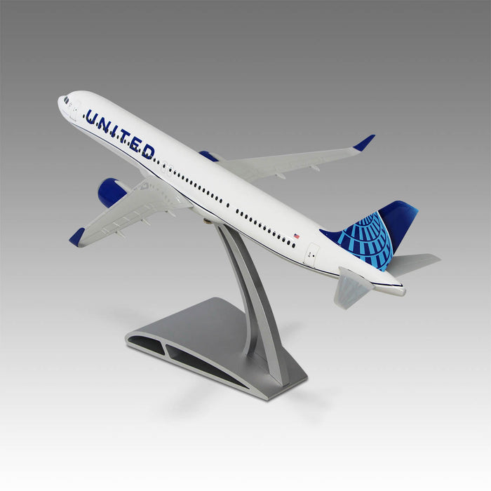 United A321neo Desktop Model in 1/100 Scale