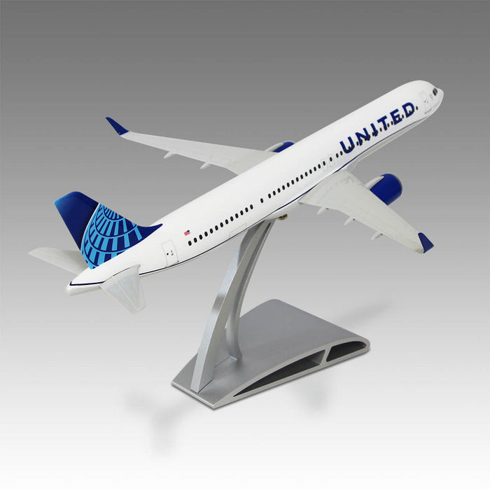 United A321neo Desktop Model in 1/100 Scale