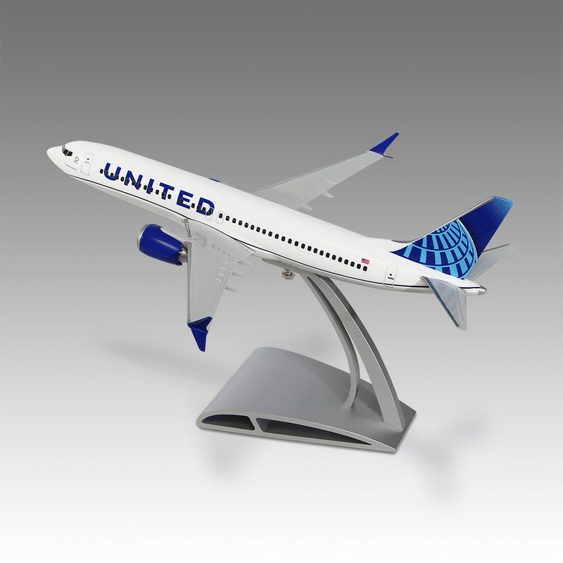 United Airlines 737 MAX 8 Desktop Model in 1/100 Scale