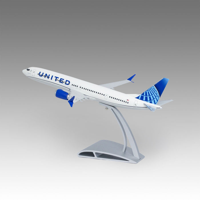 United 737 MAX 10 Desktop Model in 1/100 Scale