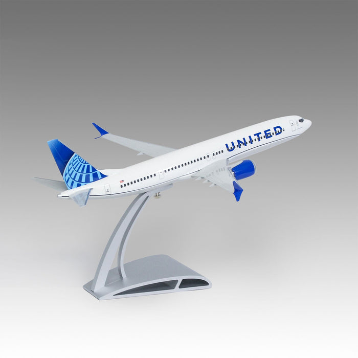 United 737 MAX 10 Desktop Model in 1/100 Scale