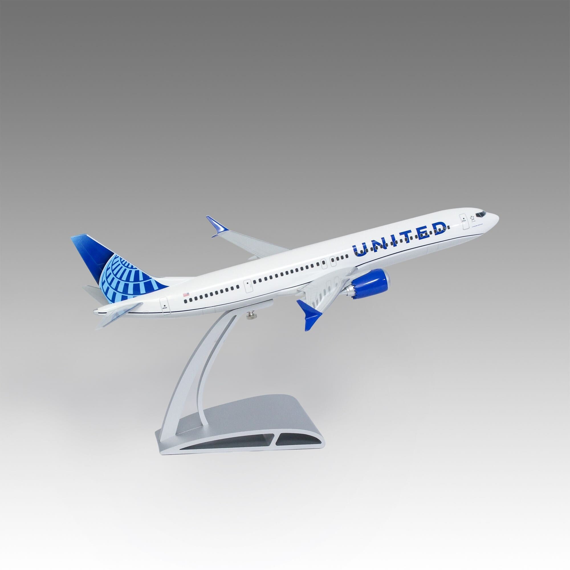 Boeing 737 MAX 10 Plastic 1:200 Model – The Boeing Store