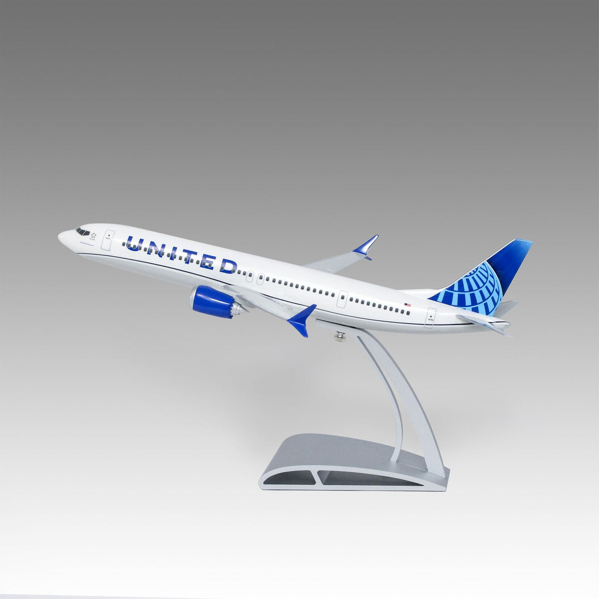 United Airlines 737 MAX 9 Desktop Model in 1/100 Scale — The Model