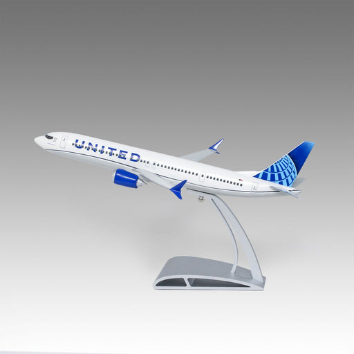 United Airlines 737 MAX 9 scale aircraft model on Airfoil™ base by Pacmin Studios showcasing the left side