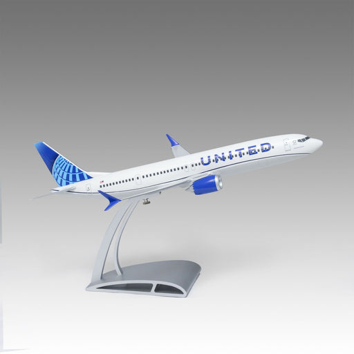 United Airlines 737 MAX 9 scale aircraft model on Airfoil™ base by Pacmin Studios showcasing the right side